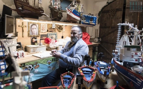 Il vecchio Michele: �Costruisco barche in miniatura in ricordo del mare perduto�